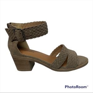 Maurice’s 8M Taupe Suede Weave 114188/Hope around Ankle Strappy Zip back…